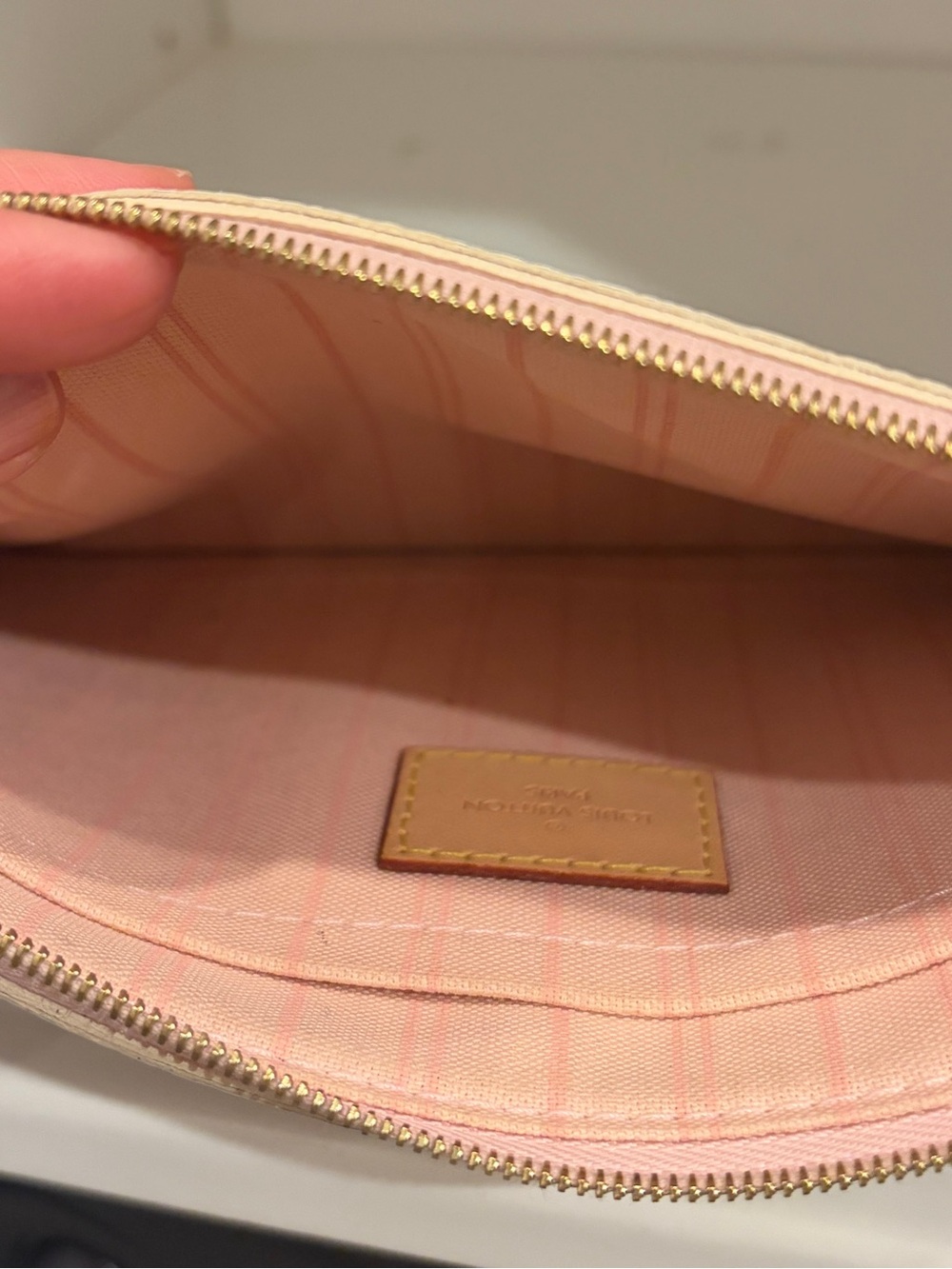 Louis Vuitton Neverfull - Picture 7 of 10